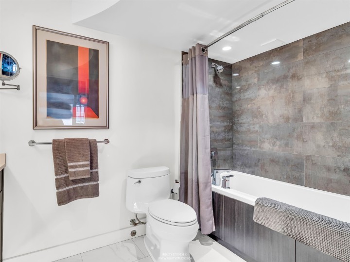 Photo 16 at 607 - 1450 Pennyfarthing Drive, False Creek, Vancouver West