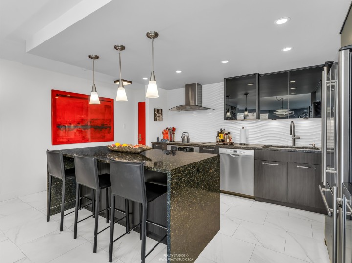 Photo 12 at 607 - 1450 Pennyfarthing Drive, False Creek, Vancouver West