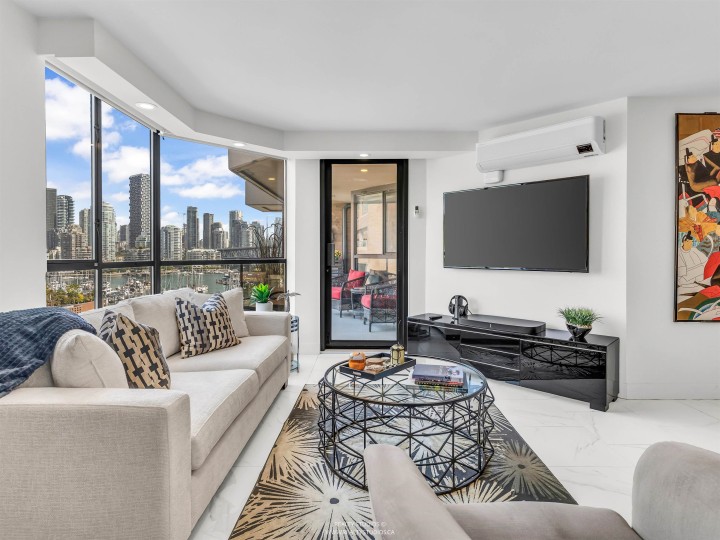 Photo 3 at 607 - 1450 Pennyfarthing Drive, False Creek, Vancouver West