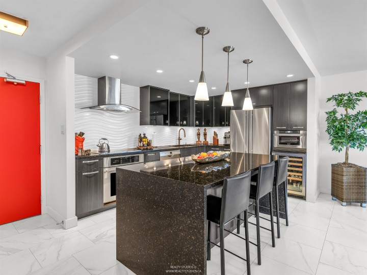 Photo 10 at 607 - 1450 Pennyfarthing Drive, False Creek, Vancouver West