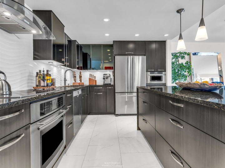 Photo 11 at 607 - 1450 Pennyfarthing Drive, False Creek, Vancouver West