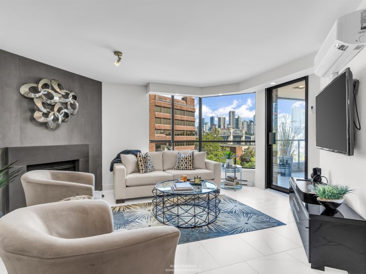 Photo 4 at 607 - 1450 Pennyfarthing Drive, False Creek, Vancouver West