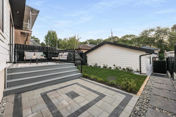 Photo 2 at 2 - 4855 Dumfries Street, Knight, Vancouver East