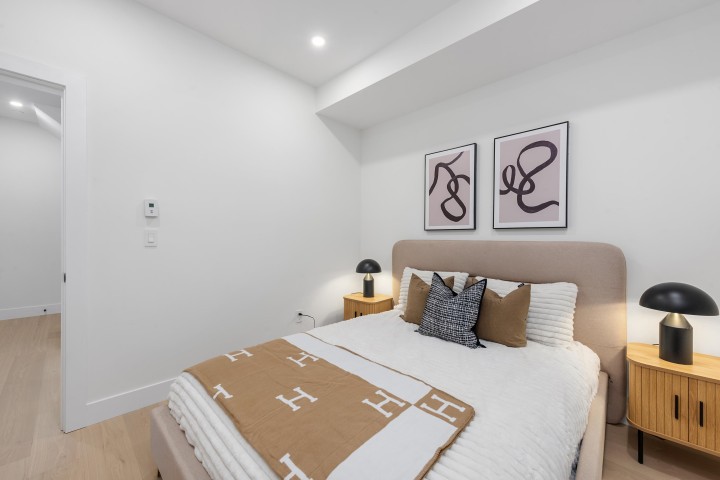 Photo 17 at 2 - 4855 Dumfries Street, Knight, Vancouver East