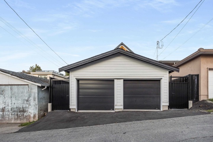 Photo 26 at 2 - 4855 Dumfries Street, Knight, Vancouver East