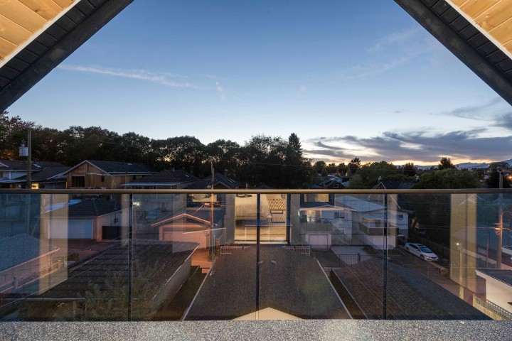 Photo 5 at 2 - 4855 Dumfries Street, Knight, Vancouver East