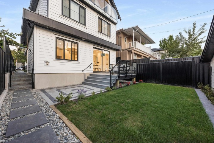 Photo 24 at 2 - 4855 Dumfries Street, Knight, Vancouver East