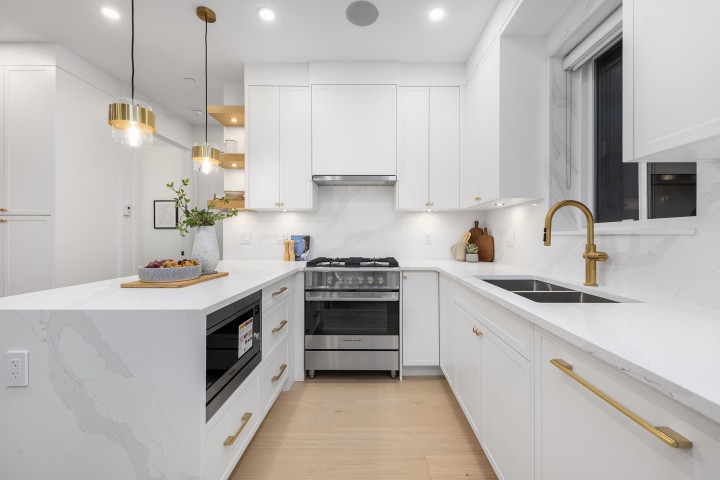 Photo 11 at 2 - 4855 Dumfries Street, Knight, Vancouver East