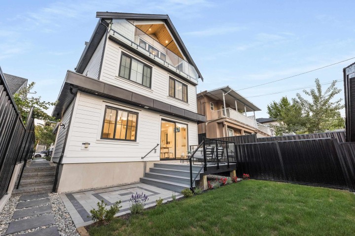 Photo 4 at 2 - 4855 Dumfries Street, Knight, Vancouver East