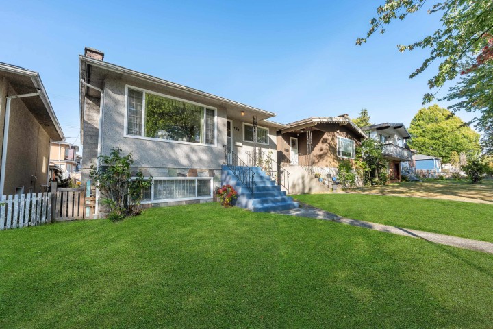 Photo 3 at 1465 E 49th Avenue, Knight, Vancouver East