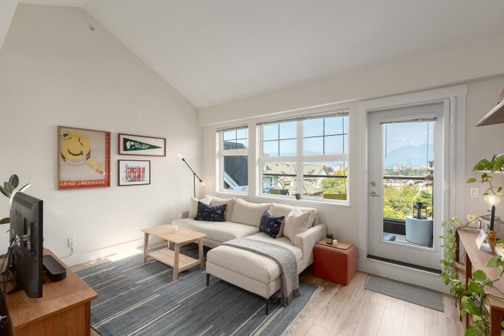 Photo 3 at 2272 St. George Street, Mount Pleasant VE, Vancouver East