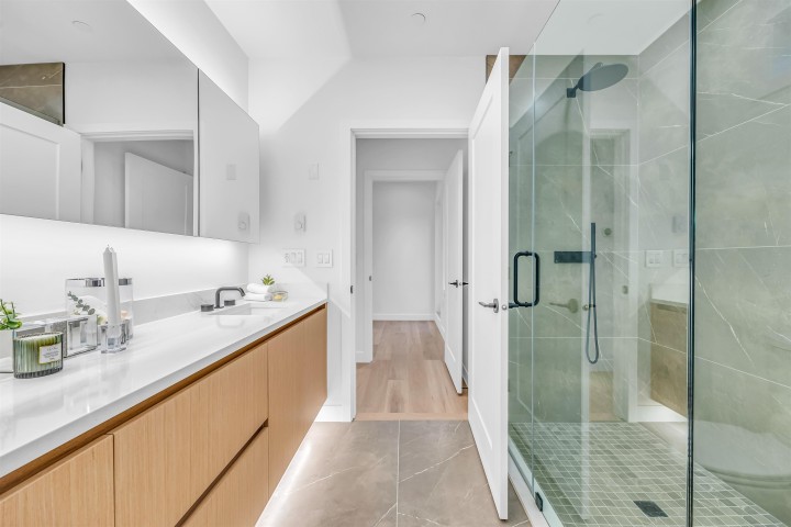 Photo 12 at 1012 W 52nd Avenue, South Granville, Vancouver West