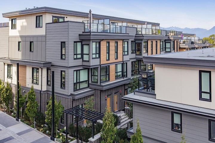 Photo 3 at 3956 Dumfries Street, Knight, Vancouver East