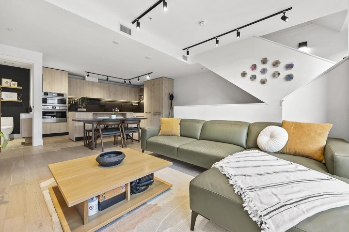 Photo 9 at 3956 Dumfries Street, Knight, Vancouver East