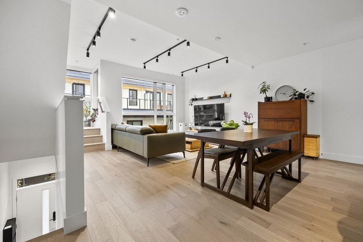 Photo 4 at 3956 Dumfries Street, Knight, Vancouver East