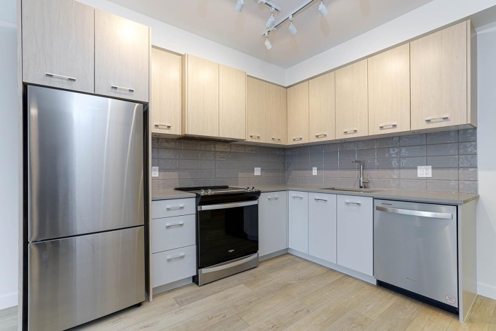 Photo 3 at 411 - 4933 Clarendon Street, Collingwood VE, Vancouver East