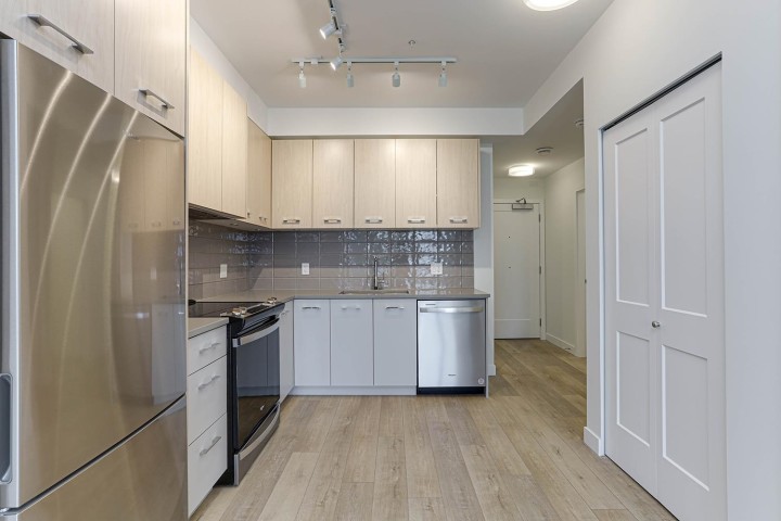 Photo 8 at 411 - 4933 Clarendon Street, Collingwood VE, Vancouver East