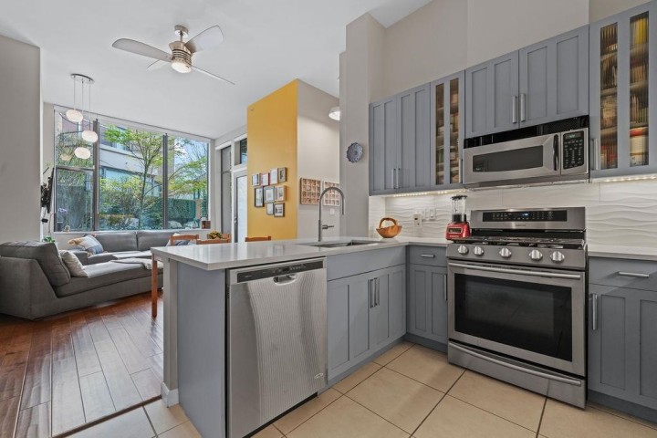 Photo 1 at 103 - 170 W 1st Street, Lower Lonsdale, North Vancouver