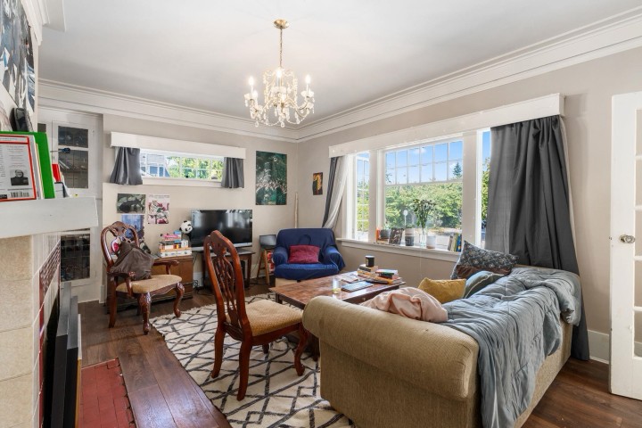 Photo 2 at 3192 W 8th Avenue, Kitsilano, Vancouver West