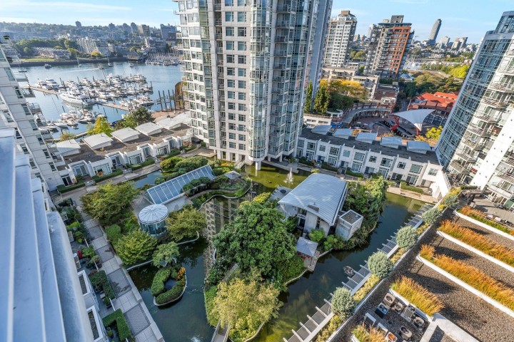 Photo 3 at 1608 - 198 Aquarius Mews, Yaletown, Vancouver West