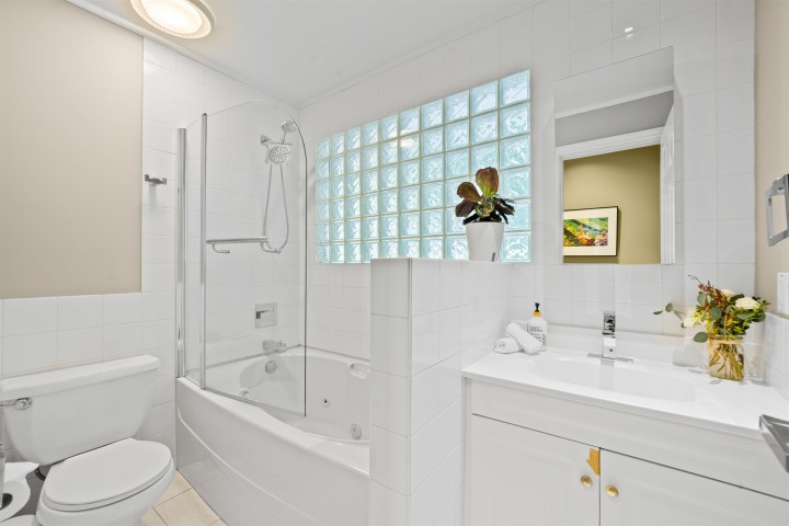 Photo 11 at 4622 Cove Cliff Road, Deep Cove, North Vancouver