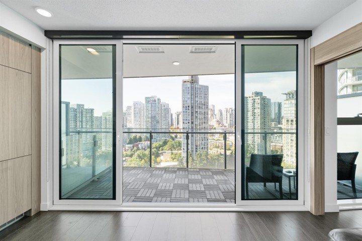 Photo 13 at 1804 - 89 Nelson Street, Yaletown, Vancouver West