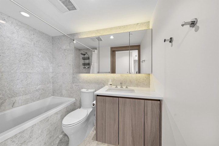 Photo 11 at 1804 - 89 Nelson Street, Yaletown, Vancouver West