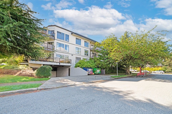 Photo 1 at 210 - 2222 Prince Edward Street, Mount Pleasant VE, Vancouver East