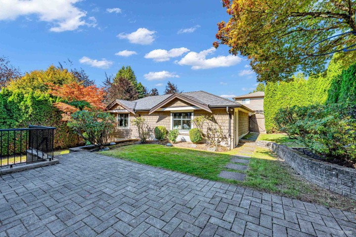 Photo 3 at 2069 W 28th Avenue, Quilchena, Vancouver West