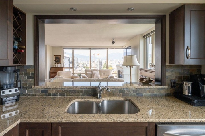 Photo 10 at 802 - 1405 W 12th Avenue, Fairview VW, Vancouver West