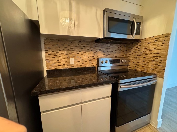 Photo 5 at 407 - 2008 Fullerton Avenue, Pemberton NV, North Vancouver