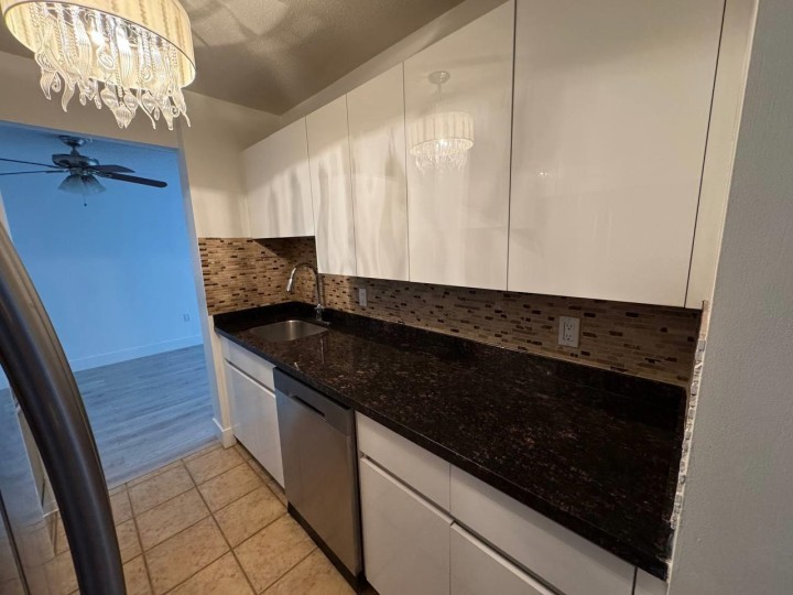 Photo 8 at 407 - 2008 Fullerton Avenue, Pemberton NV, North Vancouver