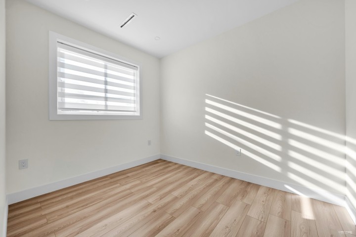 Photo 6 at 1 - 2703 East 3rd Avenue, Renfrew VE, Vancouver East