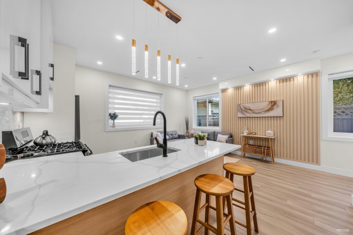 Photo 2 at 2 - 2703 East 3rd Avenue, Renfrew VE, Vancouver East