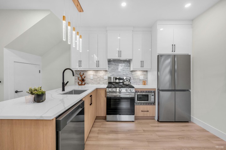 Photo 6 at 2 - 2703 East 3rd Avenue, Renfrew VE, Vancouver East