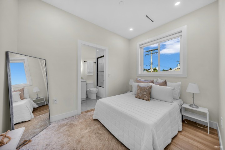 Photo 13 at 2 - 2703 East 3rd Avenue, Renfrew VE, Vancouver East