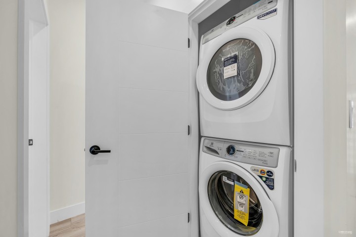 Photo 17 at 2 - 2703 East 3rd Avenue, Renfrew VE, Vancouver East