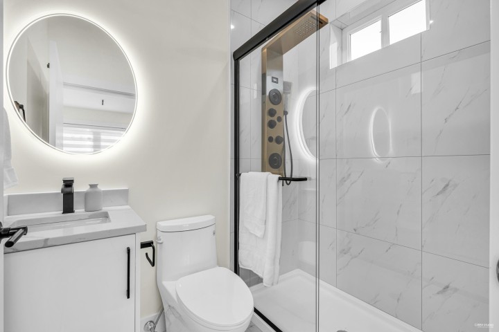 Photo 16 at 2 - 2703 East 3rd Avenue, Renfrew VE, Vancouver East