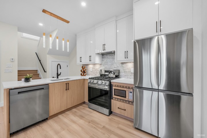 Photo 7 at 2 - 2703 East 3rd Avenue, Renfrew VE, Vancouver East