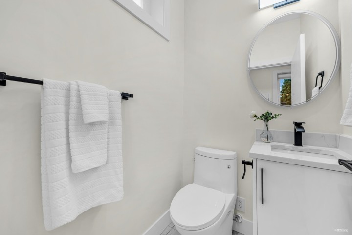 Photo 9 at 2 - 2703 East 3rd Avenue, Renfrew VE, Vancouver East