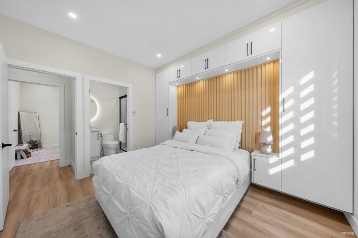 Photo 15 at 2 - 2703 East 3rd Avenue, Renfrew VE, Vancouver East