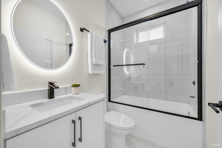 Photo 11 at 2 - 2703 East 3rd Avenue, Renfrew VE, Vancouver East