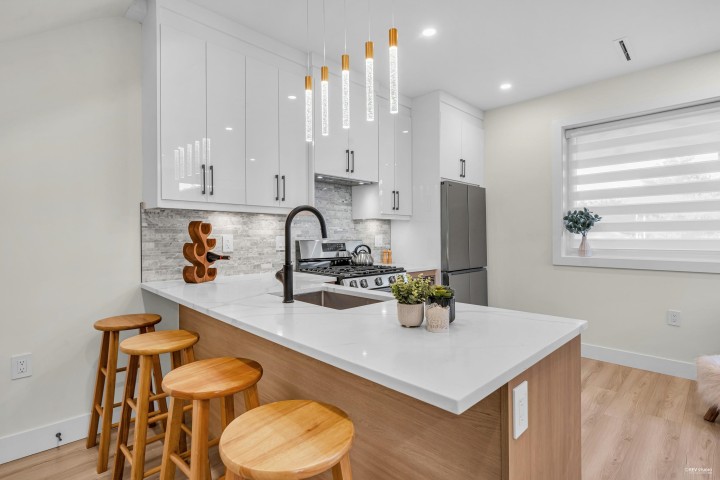 Photo 4 at 2 - 2703 East 3rd Avenue, Renfrew VE, Vancouver East