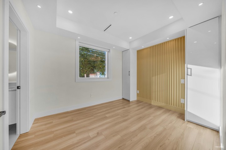 Photo 7 at 1 - 2705 East 3rd Avenue, Renfrew VE, Vancouver East