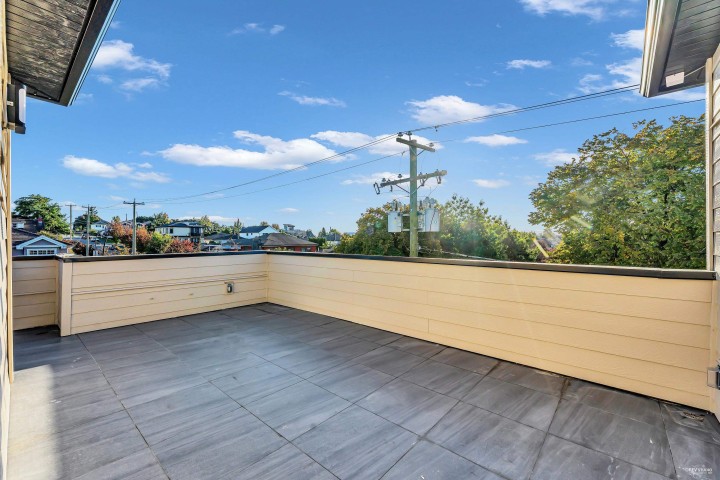 Photo 9 at 1 - 2705 East 3rd Avenue, Renfrew VE, Vancouver East