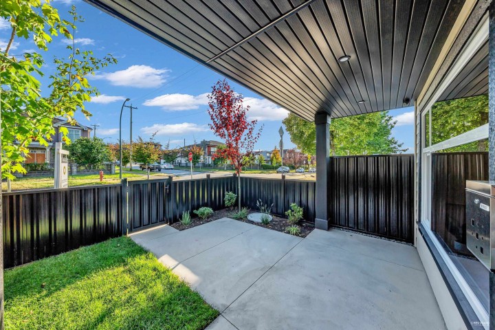 Photo 11 at 1 - 2705 East 3rd Avenue, Renfrew VE, Vancouver East