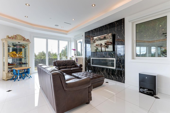 Photo 3 at 808 Esquimalt Avenue, Sentinel Hill, West Vancouver