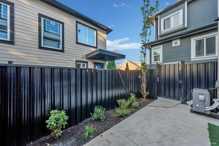 Photo 23 at 2 - 2705 East 3rd Avenue, Renfrew VE, Vancouver East