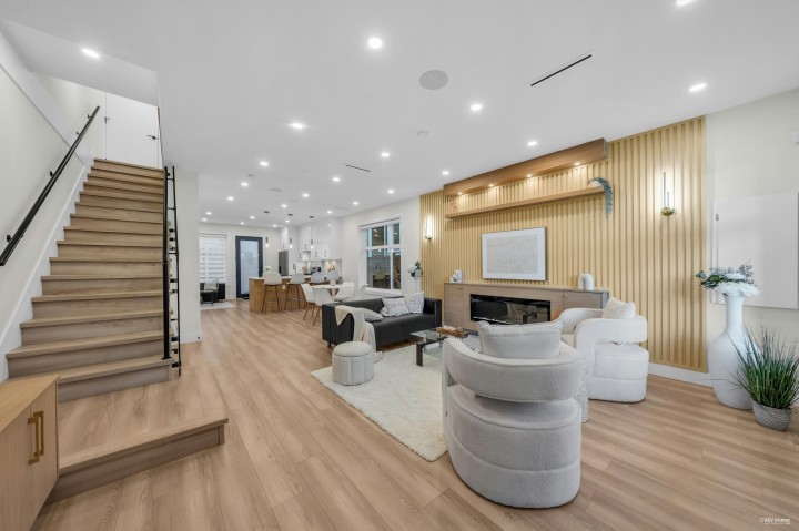 Photo 2 at 2 - 2705 East 3rd Avenue, Renfrew VE, Vancouver East