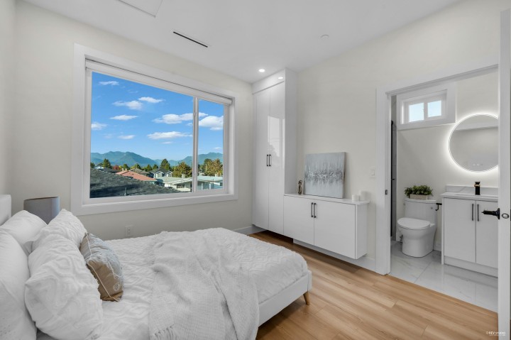 Photo 13 at 2 - 2705 East 3rd Avenue, Renfrew VE, Vancouver East